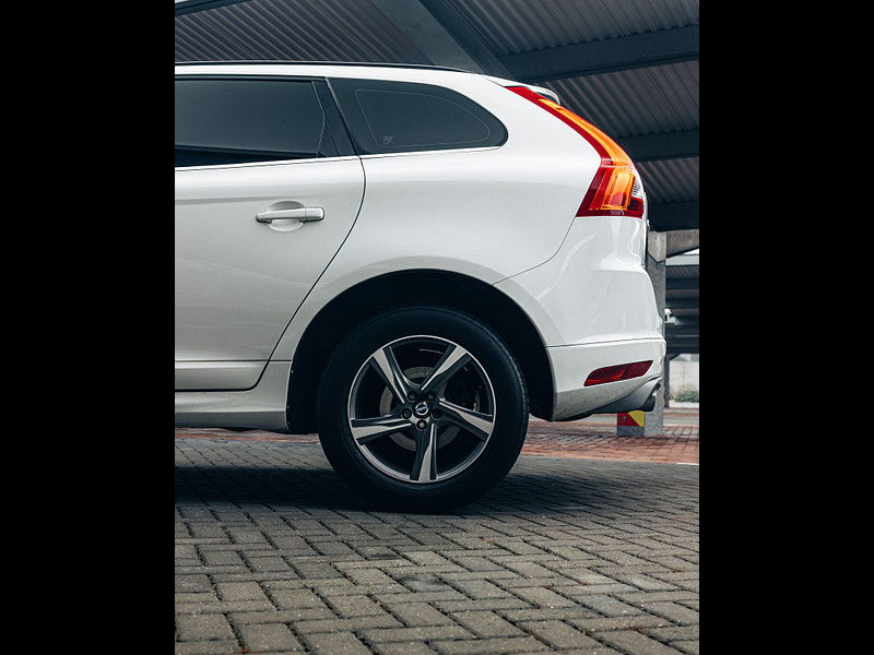 Volvo XC60 2.4 D5 R-Design Nav SUV 5dr Diesel Auto AWD Euro 6 (s/s) (220 ps) 5dr Automatic 2026