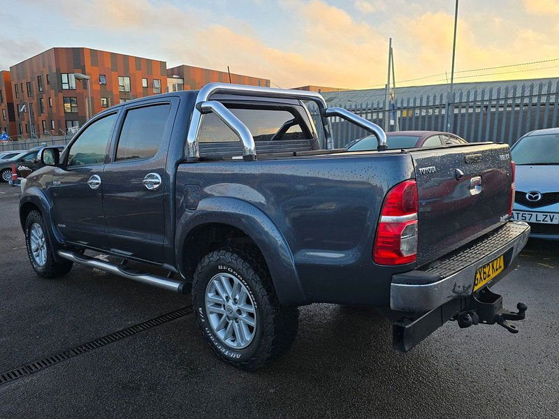 Toyota Hilux Invincible D/Cab Pick Up 3.0 D-4D 4WD 171 Auto 5dr Automatic 2025