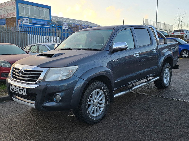 Toyota Hilux Invincible D/Cab Pick Up 3.0 D-4D 4WD 171 Auto 5dr Automatic 2025