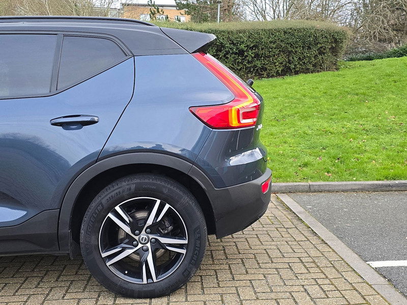 Volvo XC40 2.0 B4P R DESIGN 5dr AWD Auto 5dr Automatic 2025