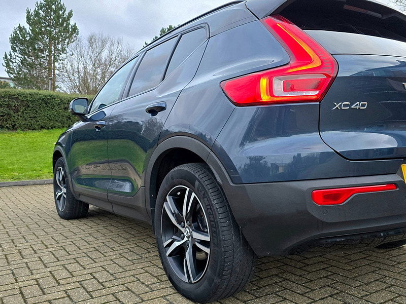 Volvo XC40 2.0 B4P R DESIGN 5dr AWD Auto 5dr Automatic 2025