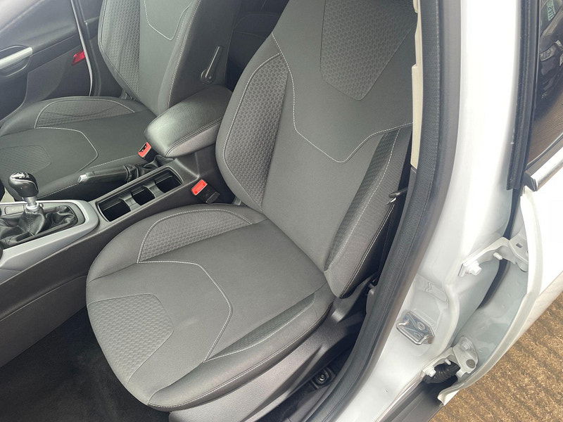 Ford Focus 1.6 TDCi Zetec Euro 5 (s/s) 5dr 5dr Manual 2025