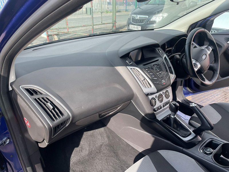 Ford Focus 1.6 TDCi Zetec Navigator Euro 5 (s/s) 5dr 5dr Manual 2025
