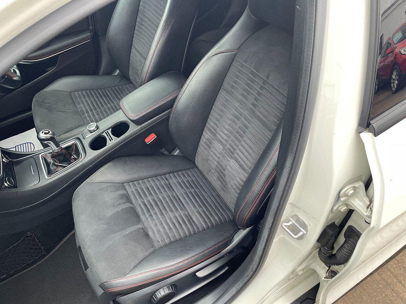 Mercedes-Benz GLA 2.1 GLA200 CDI AMG Line Euro 6 (s/s) 5dr 5dr Manual 2025