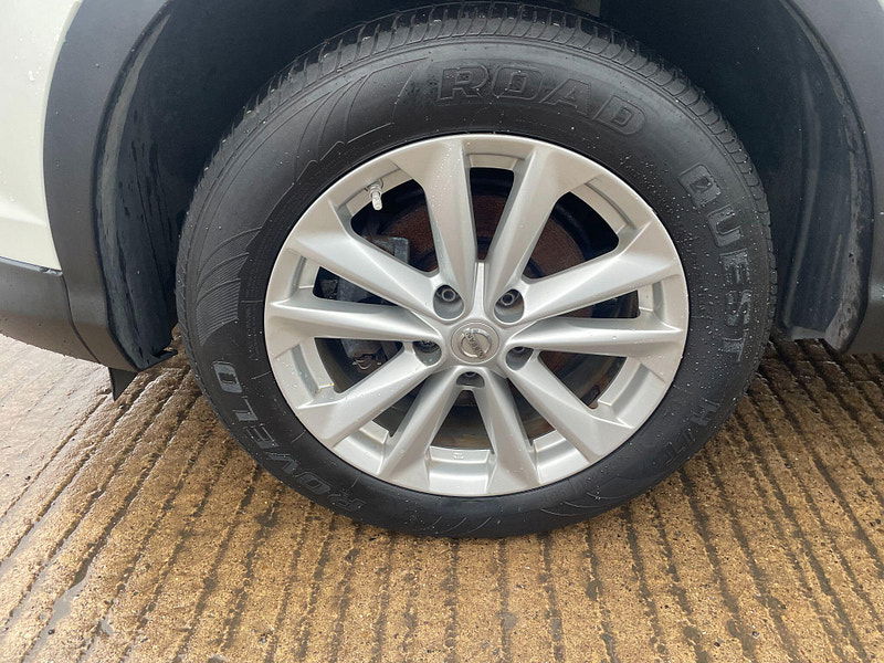 Nissan Qashqai 1.2 DIG-T Acenta 2WD Euro 6 (s/s) 5dr 5dr Manual 2025