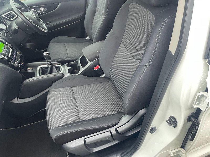 Nissan Qashqai 1.2 DIG-T Acenta 2WD Euro 6 (s/s) 5dr 5dr Manual 2025