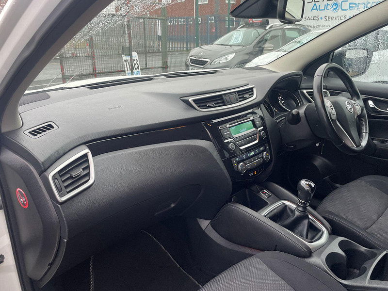 Nissan Qashqai 1.2 DIG-T Acenta 2WD Euro 6 (s/s) 5dr 5dr Manual 2025