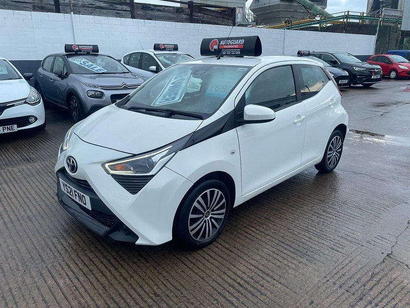 Toyota Aygo 1.0 VVT-i x-play Euro 6 (s/s) 5dr 5dr Manual 2025