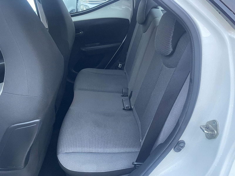 Toyota Aygo 1.0 VVT-i x-play Euro 6 (s/s) 5dr 5dr Manual 2025