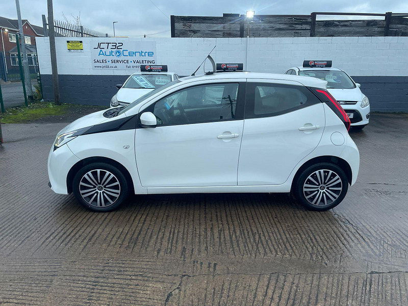 Toyota Aygo 1.0 VVT-i x-play Euro 6 (s/s) 5dr 5dr Manual 2025