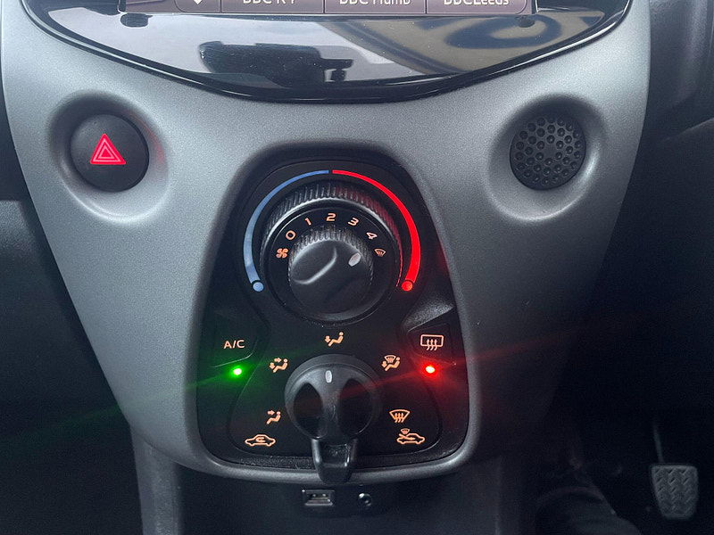 Toyota Aygo 1.0 VVT-i x-play Euro 6 (s/s) 5dr 5dr Manual 2025