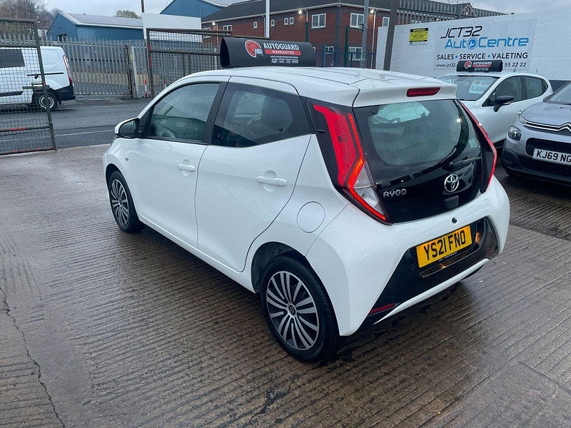 Toyota Aygo 1.0 VVT-i x-play Euro 6 (s/s) 5dr 5dr Manual 2025