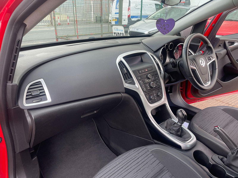 Vauxhall Astra 1.4 16v Excite Euro 5 5dr 5dr Manual 2025