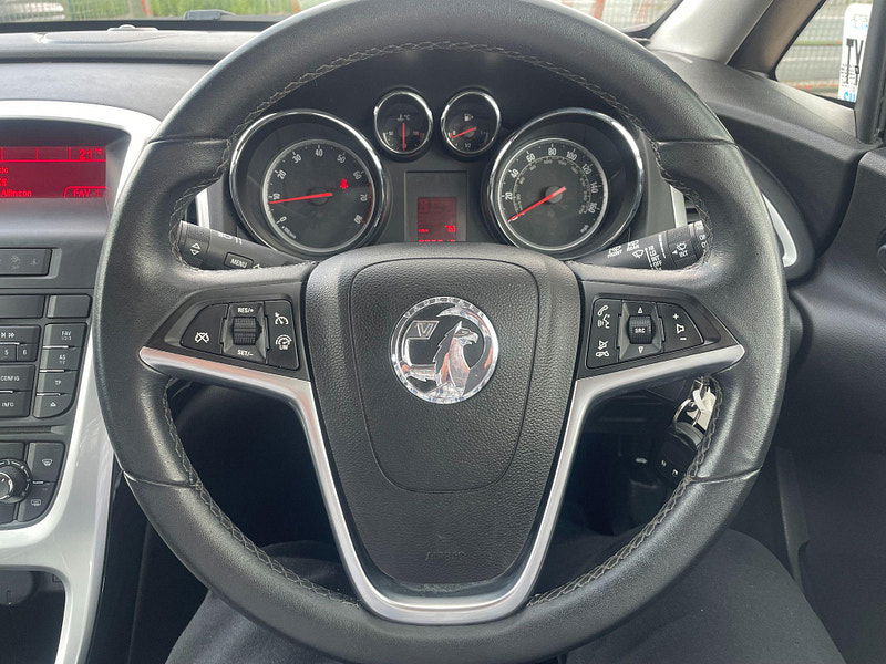 Vauxhall Astra 1.4 16v Excite Euro 5 5dr 5dr Manual 2025