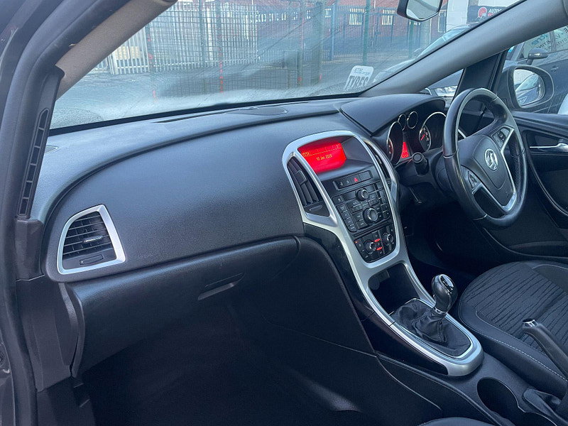 Vauxhall Astra 1.4i Excite Euro 6 5dr 5dr Manual 2026
