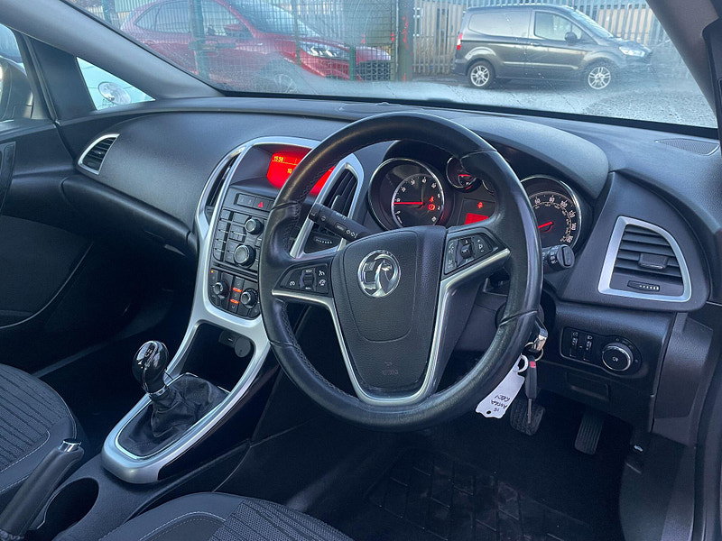 Vauxhall Astra 1.4i Excite Euro 6 5dr 5dr Manual 2026