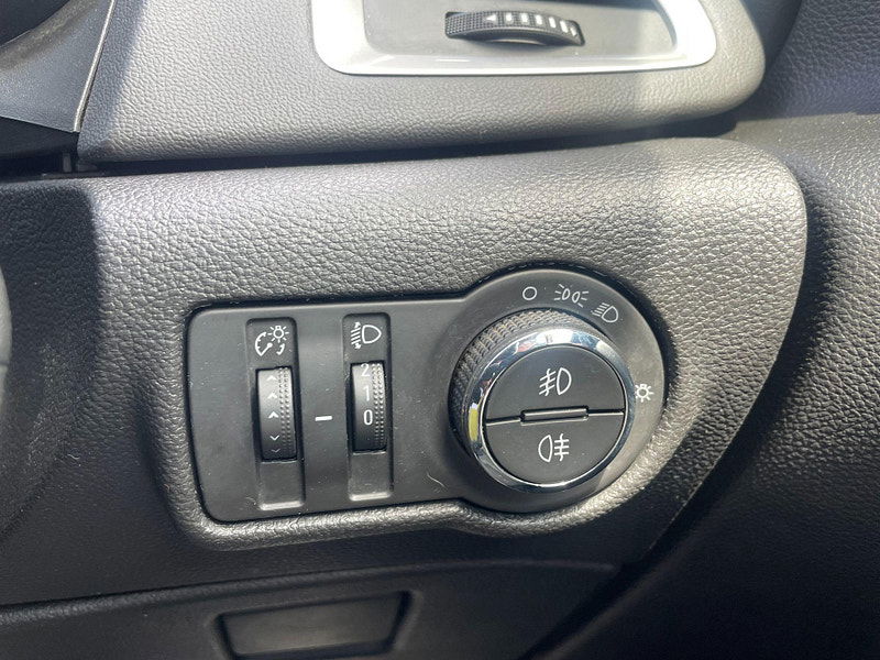 Vauxhall Astra 1.6i SRi Euro 6 5dr 5dr Manual 2025