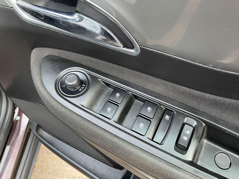 Vauxhall Mokka 1.7 CDTi Exclusiv Auto 2WD Euro 5 5dr 5dr Automatic 2026