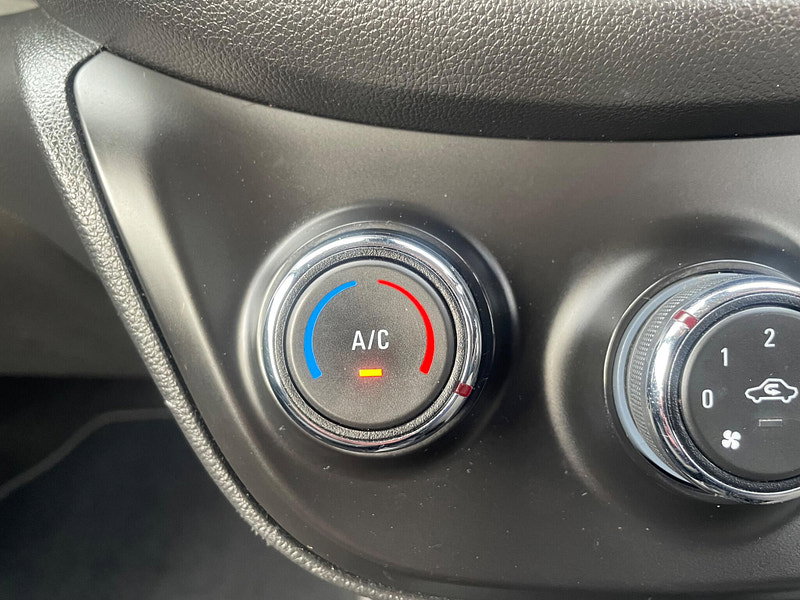 Vauxhall Viva 1.0i SE Euro 6 5dr (a/c) 5dr Manual 2026