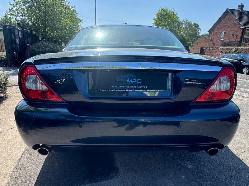 Jaguar XJ 2.7 TDVi Executive 4dr 4dr Automatic 2025