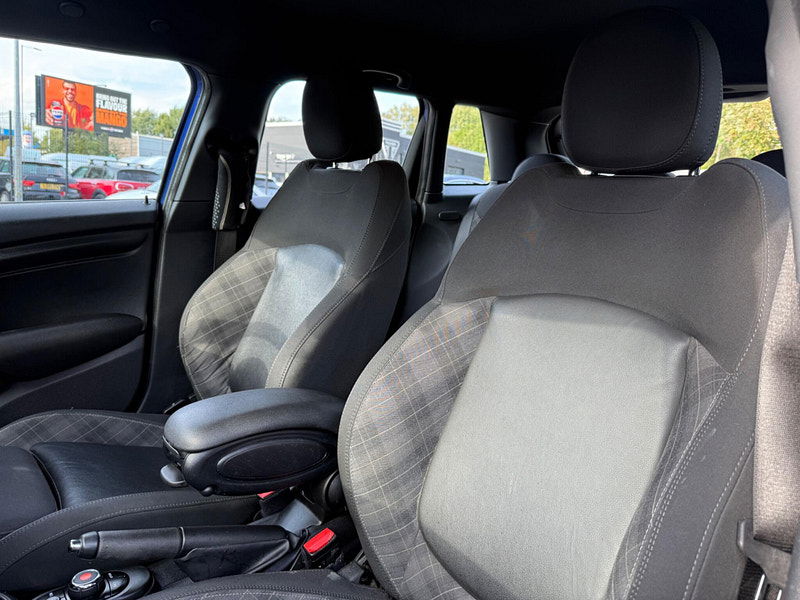 MINI Hatch 1.5 Cooper Steptronic Euro 6 (s/s) 5dr 5dr Automatic 2025