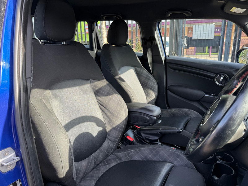 MINI Hatch 1.5 Cooper Steptronic Euro 6 (s/s) 5dr 5dr Automatic 2025