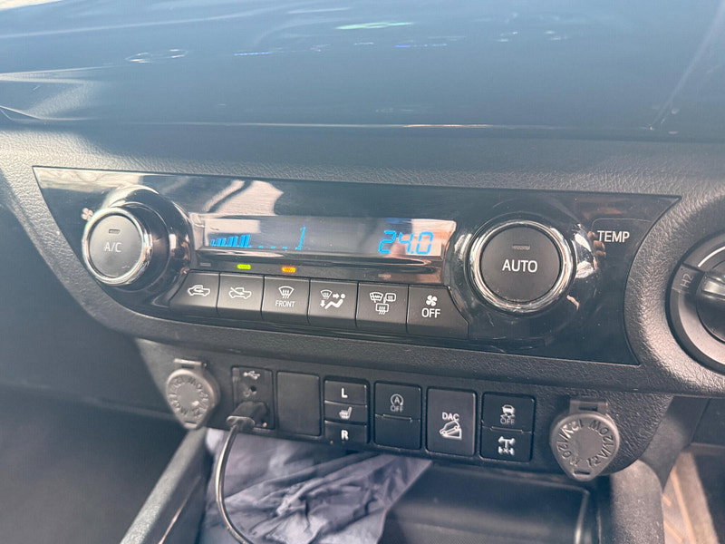 Toyota Hilux 2.8 D-4D Invincible X Auto 4WD Euro 6 (s/s) 4dr 4dr Automatic 2026