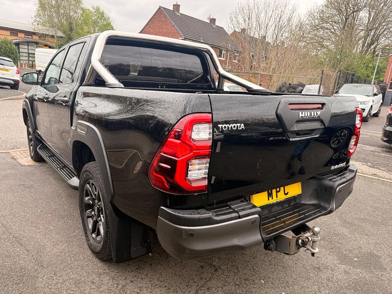Toyota Hilux 2.8 D-4D Invincible X Auto 4WD Euro 6 (s/s) 4dr 4dr Automatic 2026
