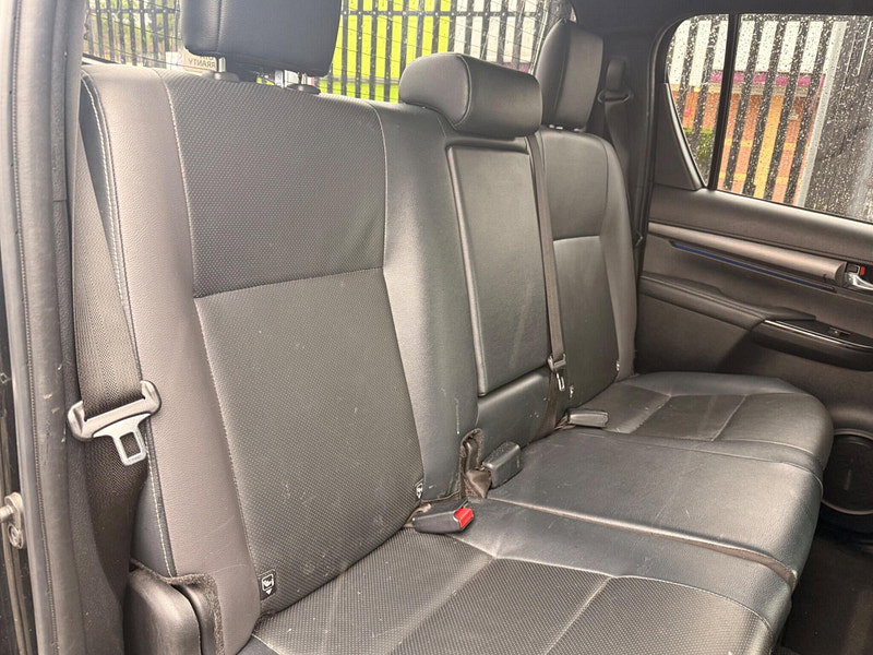 Toyota Hilux 2.8 D-4D Invincible X Auto 4WD Euro 6 (s/s) 4dr 4dr Automatic 2026