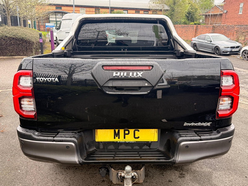 Toyota Hilux 2.8 D-4D Invincible X Auto 4WD Euro 6 (s/s) 4dr 4dr Automatic 2026