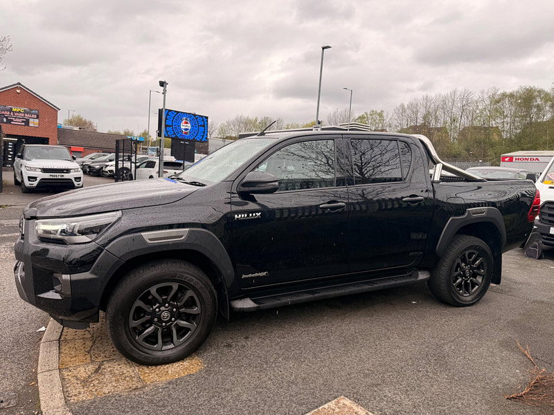 Toyota Hilux 2.8 D-4D Invincible X Auto 4WD Euro 6 (s/s) 4dr 4dr Automatic 2026