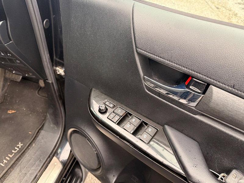 Toyota Hilux 2.8 D-4D Invincible X Auto 4WD Euro 6 (s/s) 4dr 4dr Automatic 2026