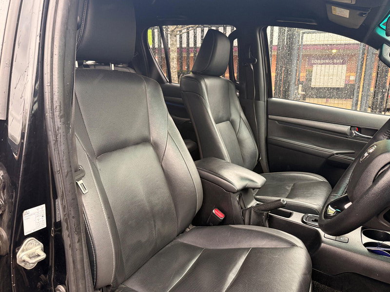Toyota Hilux 2.8 D-4D Invincible X Auto 4WD Euro 6 (s/s) 4dr 4dr Automatic 2026