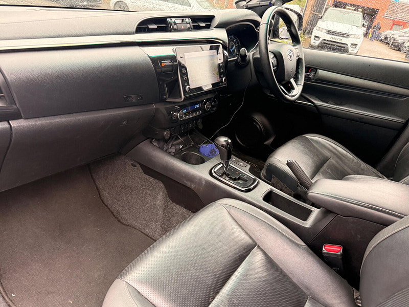 Toyota Hilux 2.8 D-4D Invincible X Auto 4WD Euro 6 (s/s) 4dr 4dr Automatic 2026