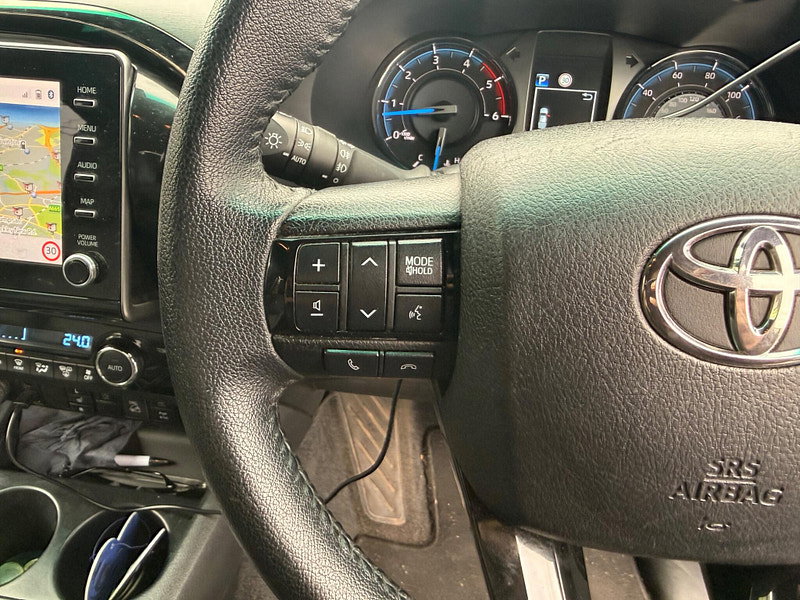 Toyota Hilux 2.8 D-4D Invincible X Auto 4WD Euro 6 (s/s) 4dr 4dr Automatic 2026