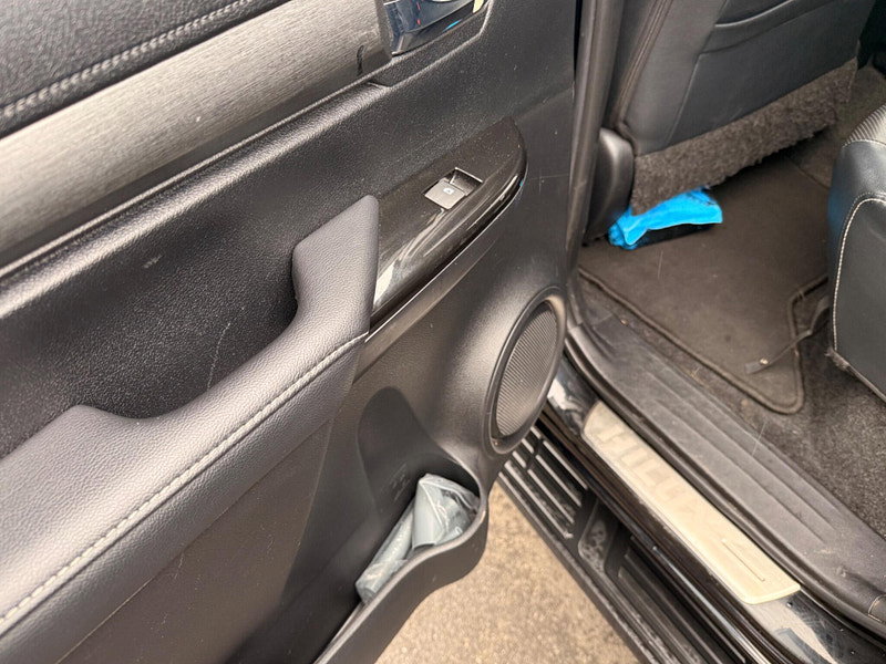 Toyota Hilux 2.8 D-4D Invincible X Auto 4WD Euro 6 (s/s) 4dr 4dr Automatic 2026