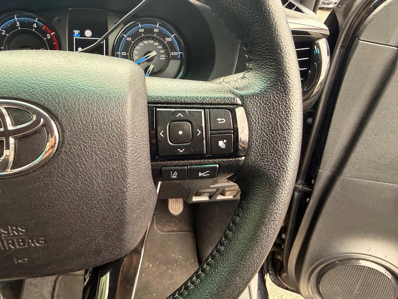 Toyota Hilux 2.8 D-4D Invincible X Auto 4WD Euro 6 (s/s) 4dr 4dr Automatic 2026