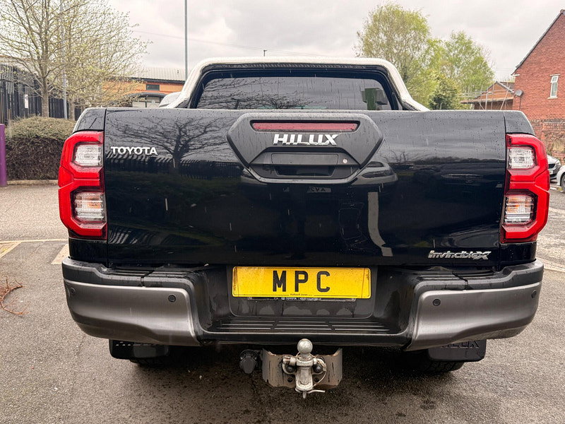 Toyota Hilux 2.8 D-4D Invincible X Auto 4WD Euro 6 (s/s) 4dr 4dr Automatic 2026