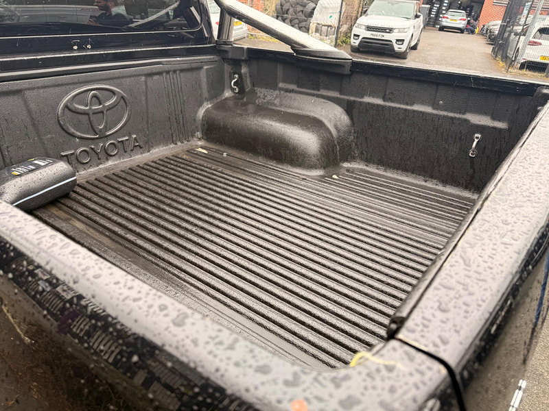 Toyota Hilux 2.8 D-4D Invincible X Auto 4WD Euro 6 (s/s) 4dr 4dr Automatic 2026