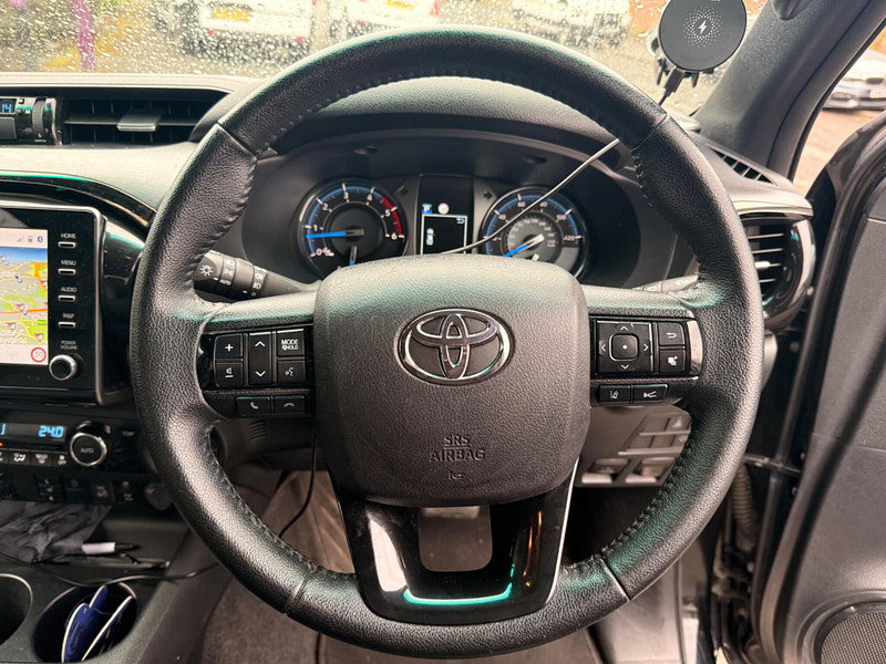 Toyota Hilux 2.8 D-4D Invincible X Auto 4WD Euro 6 (s/s) 4dr 4dr Automatic 2026