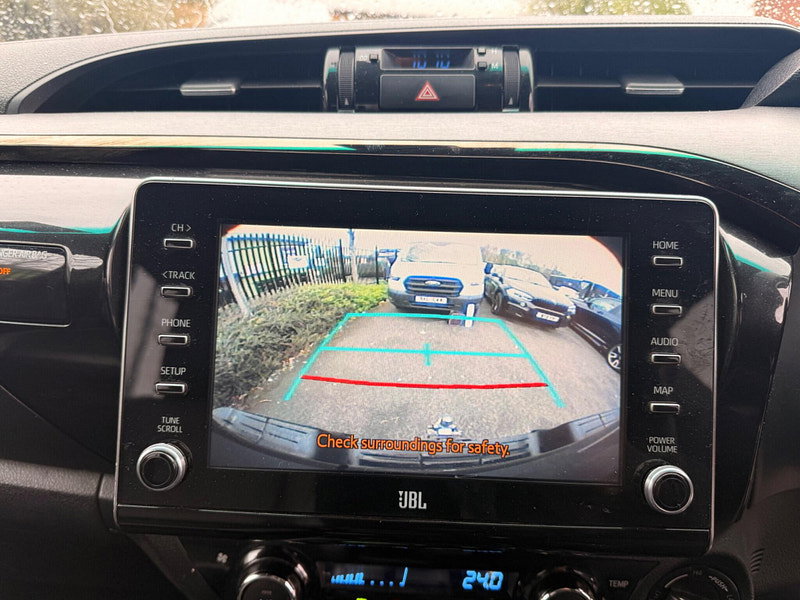 Toyota Hilux 2.8 D-4D Invincible X Auto 4WD Euro 6 (s/s) 4dr 4dr Automatic 2026