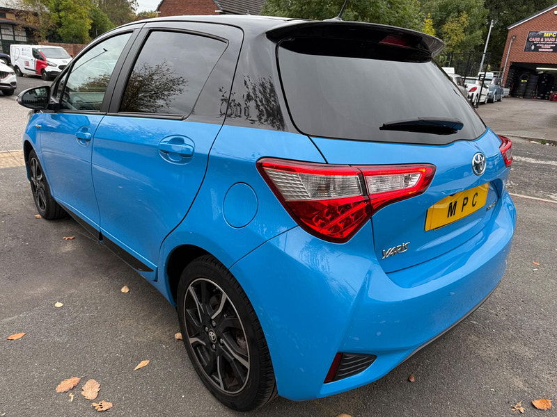 Toyota Yaris 1.5 VVT-h Cyan Bi-Tone E-CVT Euro 6 (s/s) 5dr 5dr Automatic 2025