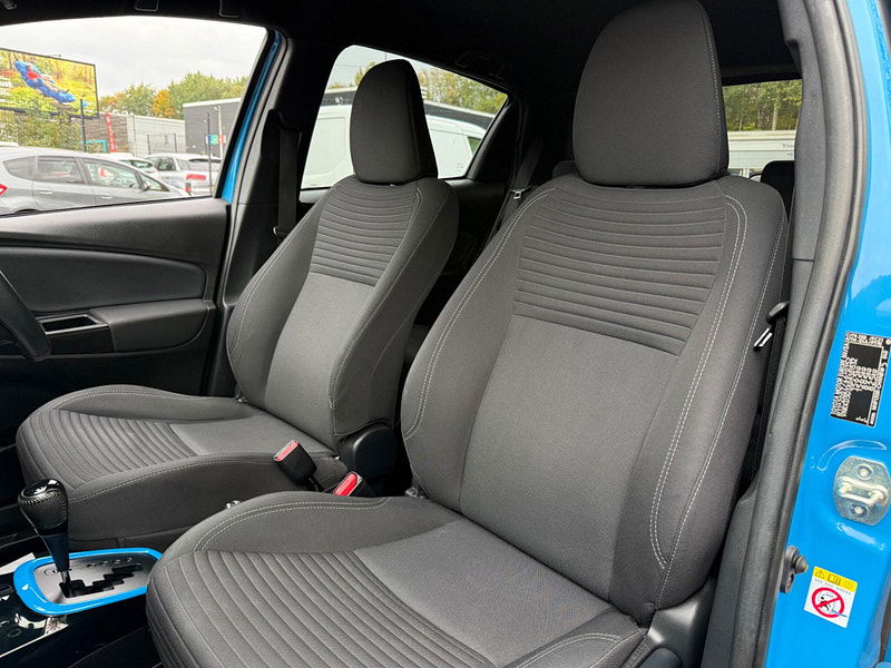 Toyota Yaris 1.5 VVT-h Cyan Bi-Tone E-CVT Euro 6 (s/s) 5dr 5dr Automatic 2025