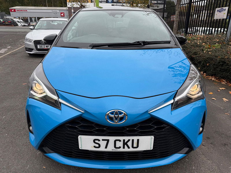 Toyota Yaris 1.5 VVT-h Cyan Bi-Tone E-CVT Euro 6 (s/s) 5dr 5dr Automatic 2025