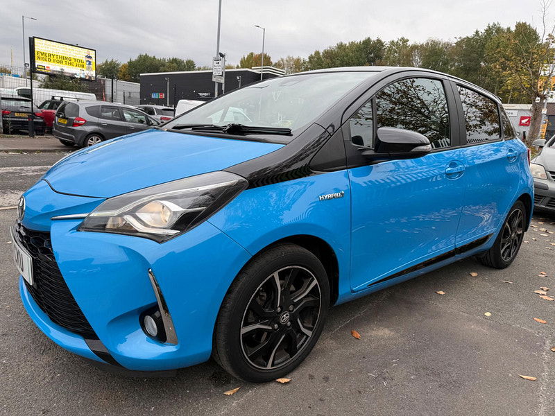 Toyota Yaris 1.5 VVT-h Cyan Bi-Tone E-CVT Euro 6 (s/s) 5dr 5dr Automatic 2025