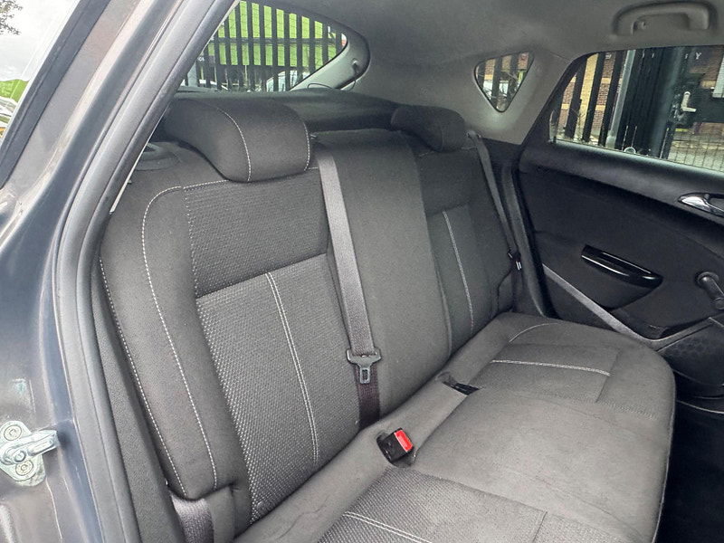 Vauxhall Astra 1.6 16v SRi Auto Euro 5 5dr 5dr Automatic 2025