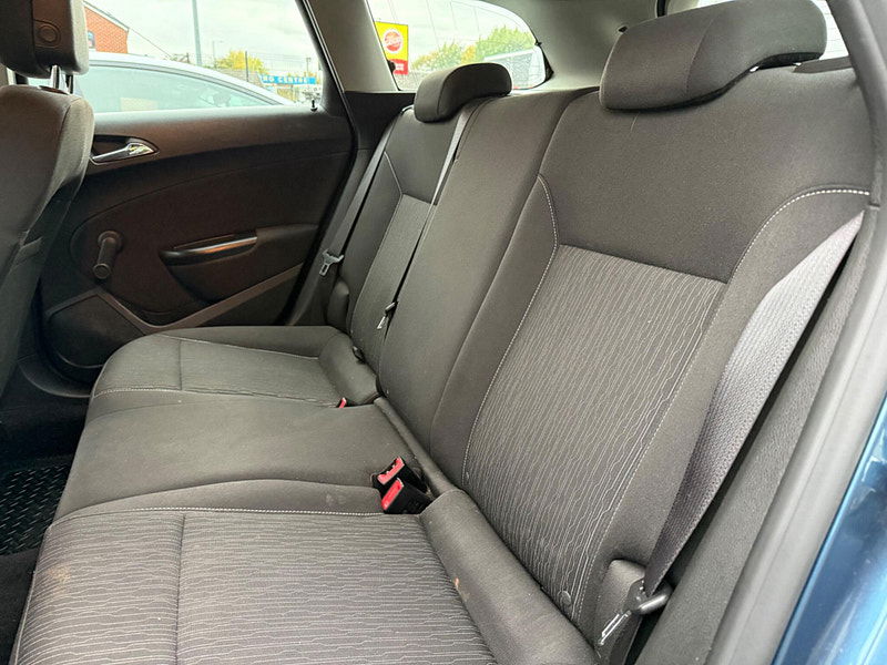 Vauxhall Astra 1.6 16V Tech Line Sports Tourer Auto Euro 5 5dr 5dr Automatic 2025