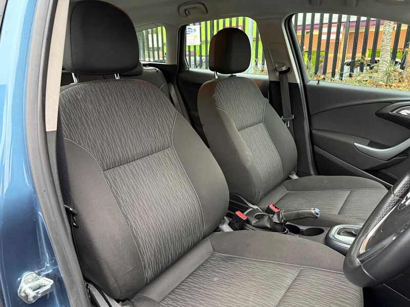 Vauxhall Astra 1.6 16V Tech Line Sports Tourer Auto Euro 5 5dr 5dr Automatic 2025