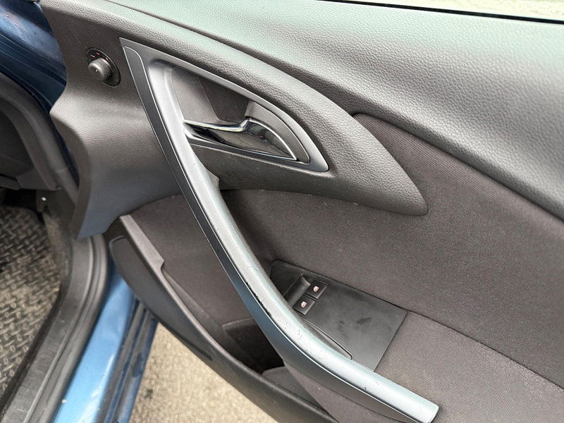 Vauxhall Astra 1.6 16V Tech Line Sports Tourer Auto Euro 5 5dr 5dr Automatic 2025