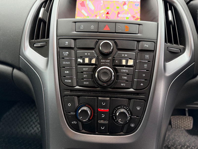 Vauxhall Astra 1.6 16V Tech Line Sports Tourer Auto Euro 5 5dr 5dr Automatic 2025